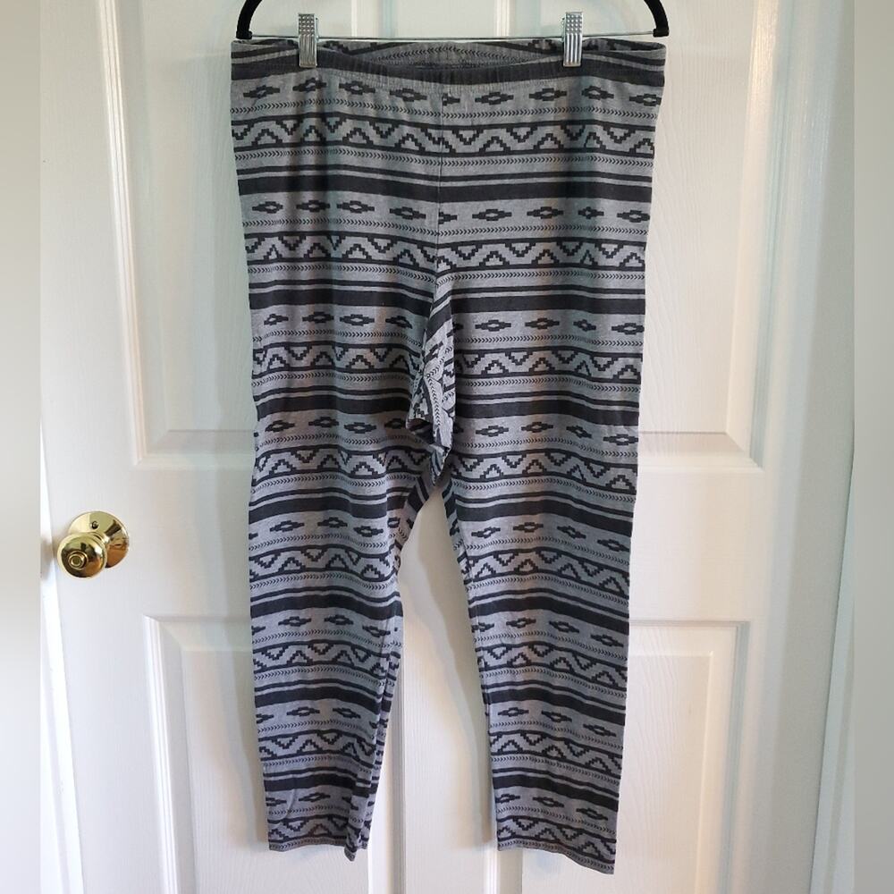 Gray and Black Patterned Leggings. Size L/XL. #SW